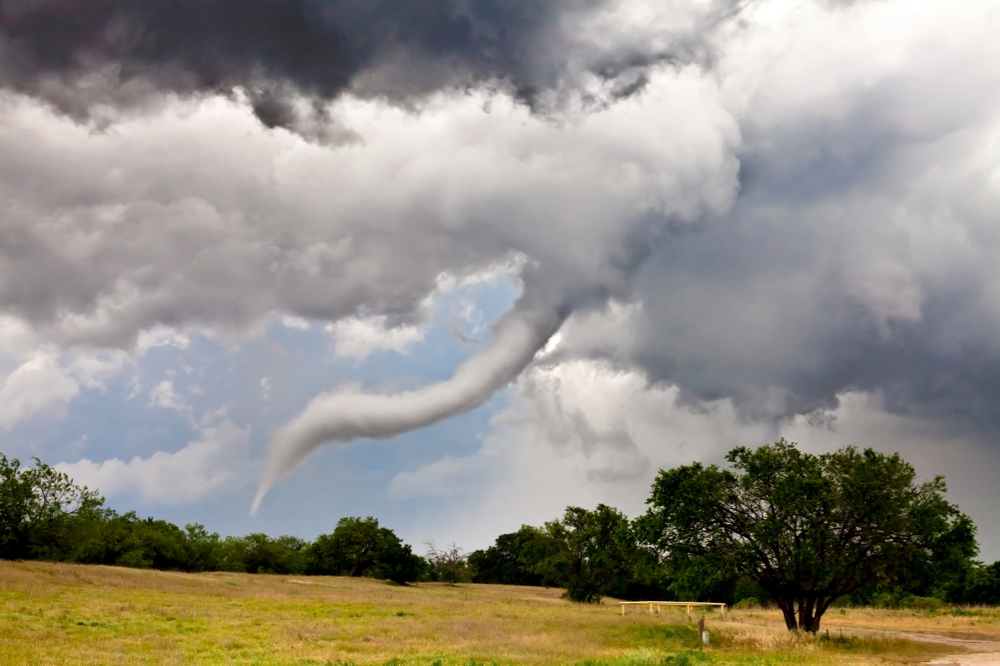 Ветры торнадо на великой равнине. Штат Канзас Торнадо. Ярославль туча похожая на Торнадо 2022. Картина Торнадо над Канзасом. Сегодня облака похожие на Торнадо РФ.