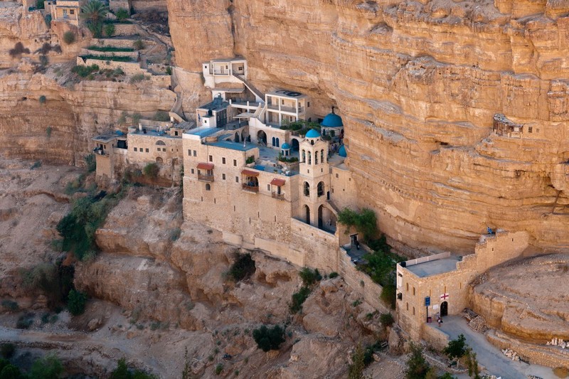 Discover The 7 Most "lonely" Monasteries In The World Thousands Of Years Old