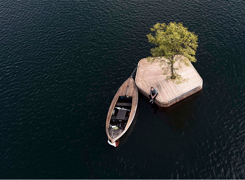 Marshall Blecher and Fokstrot's elegant floating island gracefully navigates Copenhagen's port, a captivating innovation.