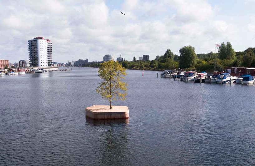 Marshall Blecher and Fokstrot's elegant floating island gracefully navigates Copenhagen's port, a captivating innovation.