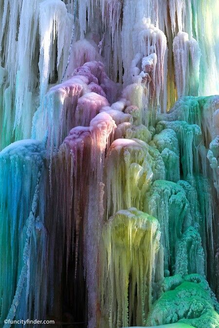 Frozen Waterfalls ın Wıntertıme – Capturıng the Enchantıng Beauty of Crystal Cascades -